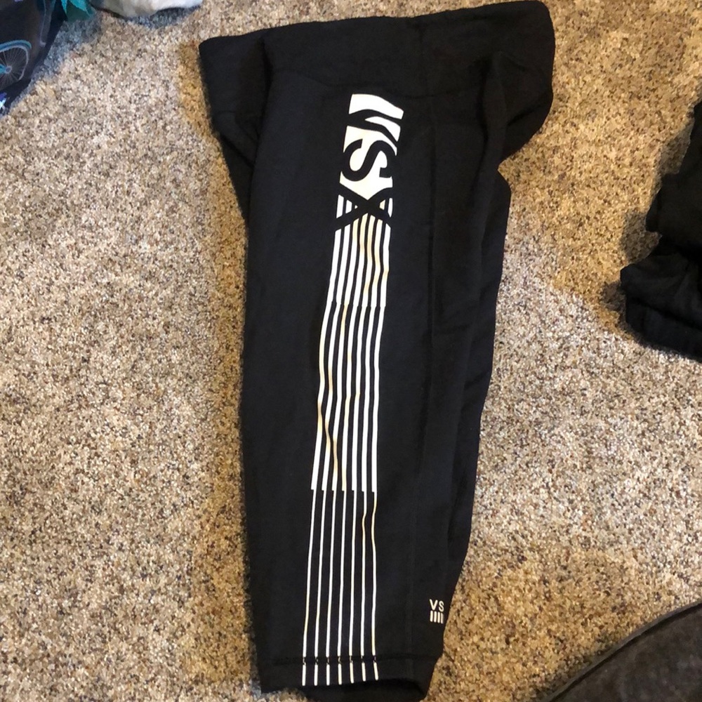 Victoria’s Secret sport crop leggings
